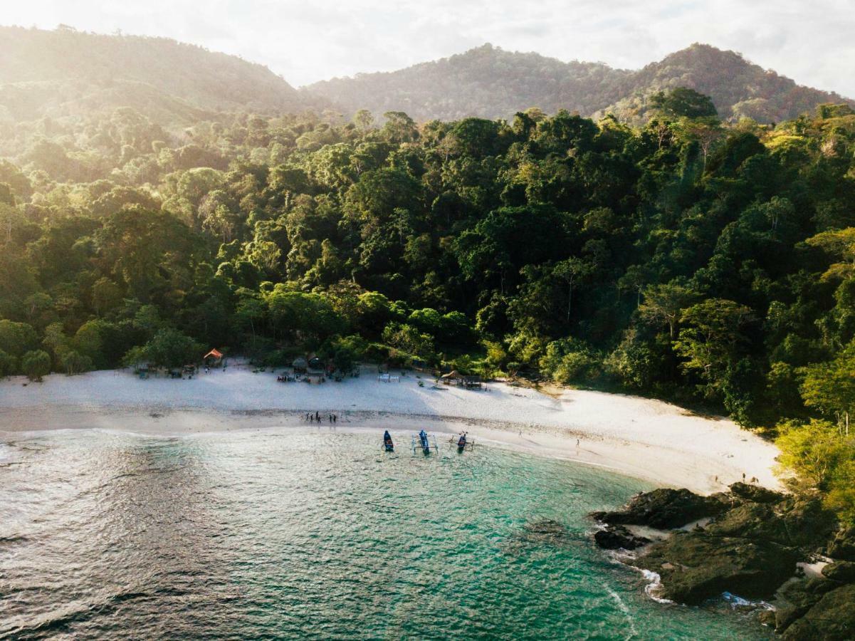 Hotel Mojosurf Camp Red Island Pasanggaran Zewnętrze zdjęcie