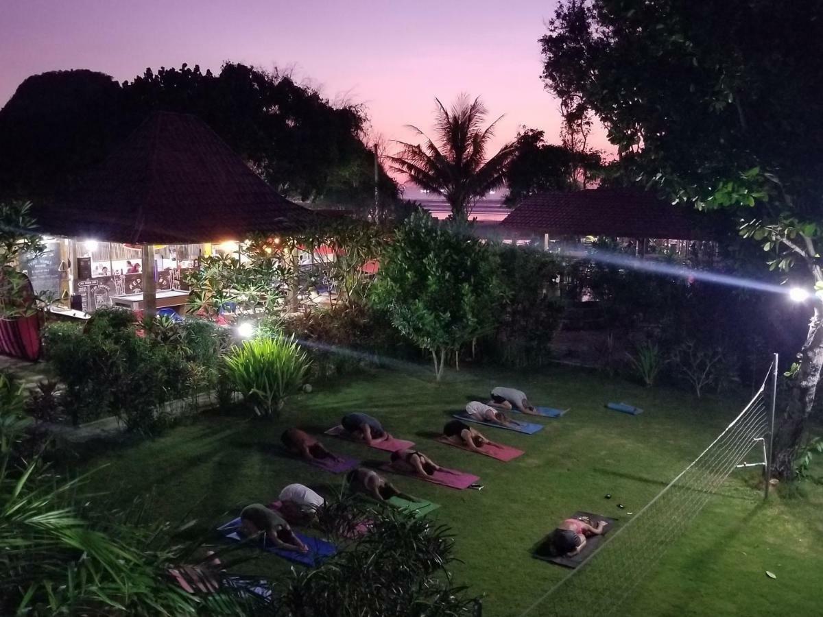 Hotel Mojosurf Camp Red Island Pasanggaran Zewnętrze zdjęcie